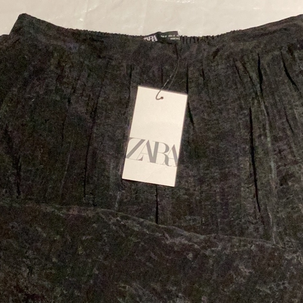 Zara midi skirt. Small
